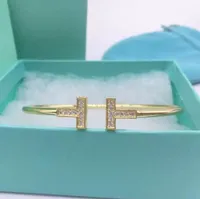 2021 DISPONÍVEL Moda Charming Gold Bangle Shinny Fina Aço Inoxidável Duplo Diamantes Carta Pulseiras de Alta Qualidade Com Caixa Azul e Daskbag