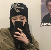 Beralar Siyah Rhinestone iskelet Vintage Hat Mall Goth Harajuku Kadınlar Kapak Kostüm Emo Peri Grunge Karanlık Estetik Sıcak Kış Bonnet
