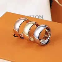 2021 Quality Extravagant Simple heart Love Ring Gold Silver Rose Colors Stainless Steel Couple Rings Fashion Women Designer Jewelry Lady Party Gifts box