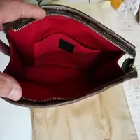 높은 품질의 새로운 핸드 가방 여행 세면 용품 파우치 26cm 보호 메이크업 클러치 여성 가죽 방수 화장품 가방 먼지 Baga 지갑