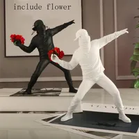 인형 뱅크시 꽃 소년 거리 예술 산업 바람 동상 책상 장식품 회색 동향 크리 에이 티브 홈 거실 장식 210811