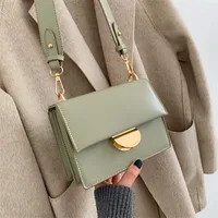 어깨 가방 여성 2021 한국어 스타일의 울트라 패션 브로드밴드 작은 사각형 가방 간단한 캐주얼 메신저