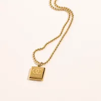 Ne jamais déchaîner les pendentifs de créateurs de marques de luxe en or 14k colliers en acier inoxydable C lettre de cou collier collier perles de chaîne de bijoux accessoires Gift 6style