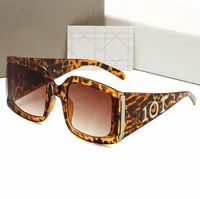 النظارات الشمسية المصممة للرجال والنساء المصمم الكلاسيكي للرجال والنساء مع خطوط زخرفية للنظارات الكبيرة