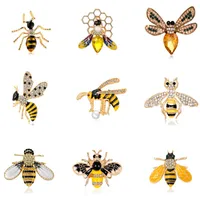 Modig Rhinestone Bee Brosches Gåvor för kvinnor Emalj Animal Insect Spider Brosch Pin Bugs Smycken Scarf Clip Broach