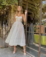 2021 Glitter A Line Breve Abiti da sera Sweetheart Boning Bordo Bordo Bodice Tè Tè Modern Prom Party Gowns con tasche