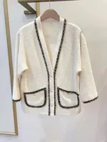 2021 осень длинные рукава v декольте белый свитер французский стиль твердого цвета вязаные двойные карманы панель Tweed отделка однобортных кардиганских свитеров G127035
