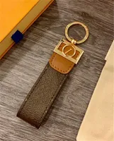 Luxury Designer Keychain Buckle Lovers Bil Key-Ring Handgjorda Läder Mode Designers Nyckelringar Män Kvinnor Bag Key Rings Brand Pendant