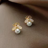女性のための韓国の小さな蜂のイヤリングのための贅沢な創造性真珠inlaidジルコンのエレガントな女性パーティーイヤリングジュエリーギフトスタッド