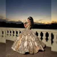 2022 Shining Gold Ball Gown Quinceanera Klänningar Beaded Off Axel Tulle Sequined Sweet 15 16 Dress XV Party Wear CG001