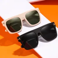 Yeni zarif moda büyük çerçeve güneş gözlüğü erkekler kadınlar t tipi perçin trim sıradan erkekler güneş gözlüğü sıcak satış
