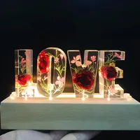 Nachtlichter 26 Buchstaben LED Epoxidgetrocknete Blume geprägte Nachtlicht Valentinstag Geschenklampe