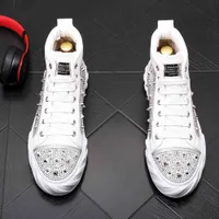 Nuova Er Men's High Quality Storded Rivet Spike Score Shoes Casual Scarpe Britanniche Trending Scarpe per il tempo libero maschile Black White J1v1yemianbu