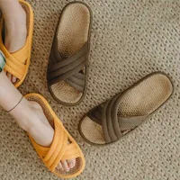 Zapatillas de cáñamo de las mujeres Zapatillas de verano de la ropa interior de las mujeres EVA Sole Sole Silfombras para el hogar Slippers antideslizantes Plomo planos gruesa Suela Sparpa Donna 211012