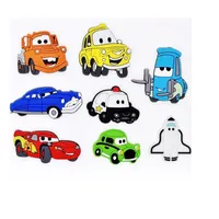 100 pcs / lote fofo PVC CROc Shoe Charms Decorações Acessórios Bonito Car Dos Desenhos Animados Jibz para Croc Kids Presente
