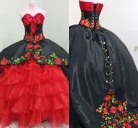 2022 Puffy Black Red Quinceanera Dresses Long Train Floral Applique Pearls Pleated Strapless Bow Ball Gowns Masquerade 코르셋 달콤한 15 드레스 멕시코