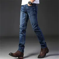 Popular con estilo Top Calidad Hombres Jeans Color Sólido Micro-Elástico Classic Jeans 210318