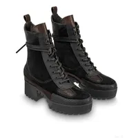 Tasarımcı Çöl Çizmeler Kadınlar Klasik Uzun Boylu Bayan Boot Kar Deri Kış Martin Sneakers Lady Kalın Kauçuk OutSole 5 cm Tıknaz Topuk