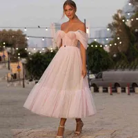 Lorie blush rosa av axeln dot tulle kort bröllopsklänning en linje älskling elegant te längd brud gown party klänningar h0105