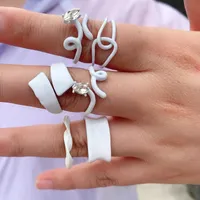 2021 Bague coréenne de la chaîne de couleur blanche pour femme fille goutte à huile peint à la main géométrique à la main Belles bijoux