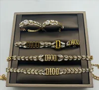 Ny ankomst Vintage Brass Rhinestone Designer Jewery Sets Choker Armband Dangle Örhängen för Mode Kvinnor Smycken Present