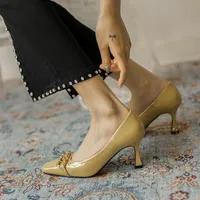Dress scarpe in vernice in pelle vernice catena di metallo quadrata tacchi alti donne 2021 stile francese singolo retro giallo mary jane