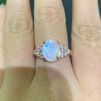 Beautiful Rose Gold Color 925 Sterling Sterling Silver Rainbow Blue Natural Moonstone Engagement anello nuziale