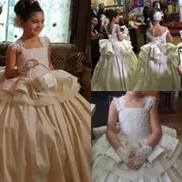 Pageant klänningar Kids Formell Slitage Square Lace Appliques Peplum Flower Girls Dresses for Weddings Party Födelsedag Formell Wear Communion Dress