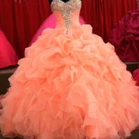 2015 Quinceanera Kleider Charming Coral Ballkleid Korsett Prom Kleider Schatz Perlen Crystal Rüschen Organza Plus Size Formale Kleider