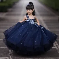 2021 Navy Blue Lace Flower Girl Dresses Beaded Spaghetti Ball Gown Tulle Liltle Barn Födelsedag Pageant Wedding Gowns