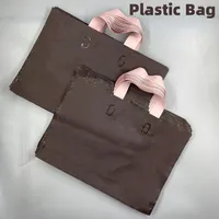 Бренд дизайнеров женщин монограммы матовые сумки из матеятной сумки пластиковый пакет оригинальные высококачественные мужские одежда сумки для одежды мода подарок упаковки на плечо