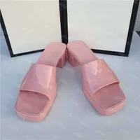 2021 designers de luxo sandálias mulheres saltos altos corrediça de borracha plataforma de sandália chinelo chunky 2.4 "sapatos de altura de salto sapatilhas de verão gravadas flip flops com caixa