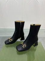 Designer Kvinnors högklackade stövlar, varma och moderna skor på vintern, lädermaterial, komplett paket, storlek 34-42