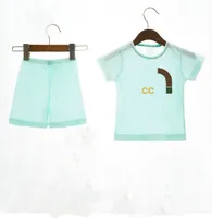ホットデザイナー子供服セット夏の赤ん坊の服ブランドのロゴのための男の子の衣装幼児ファッションTシャツ+ショートパンツの子供たちは100％綿のスーツ