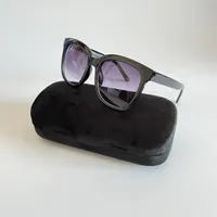 Luxe Dames Designer Square Sunglasses Zomer Stijl Frame Topkwaliteit UV-bescherming Lens Merkglazen met Case