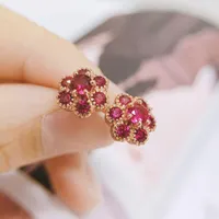 Brincos de garanhão de flores de cristal para mulheres luz de luxo estilo vermelho zircão rosa cor de ouro presente de moda jóias e134