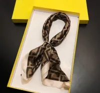 Toppdesigner kvinna silkes halsduk mode bokstav pannband märke liten halsduk variabel huvudduk tillbehör aktivitet gåva4rc