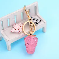Porte-clés créatifs fruit mignon résine fraise trousseau de trousseau de voiture framboise sac de voiture femelle accessoires accessoires bijoux charme