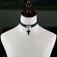 Collane del pendente Fabbrica Le vendite dirette della fabbrica Europeo e American Gothic PU Collana in pelle Collana Clavicle Semplice Cross Collar