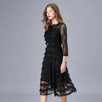 Robe décontractée Robe de dentelle noire à la mode Printemps de femmes et d'automne Finme sur le genou jupe de gâteau au fond de style étranger