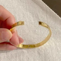 Schroef liefde armband vrouwen roestvrij staal gouden armband kan worden geopend paar eenvoudige sieraden geschenken voor vrouw accessoires groothandel ketting bij de hand