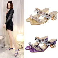 Slippers Akexiya 2021 Modelos Rhinestone Summer Fashion Fashion Corean Wild With Sandals Ladies Sapatos Saltos da mulher