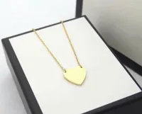 2021 Beschikbare gouden hanger kettingen dun roestvrijstalen chian opknoping hartplaat hoge kwaliteit met doos en dastbag