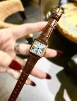Luksusowe kobiety projektant zegarki z literami Wysokiej jakości ruch kwarcowy Męski kobieta zegarek na nadgarstek 24mm kwadratowe na rękę 2 kolory