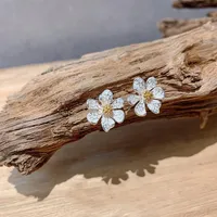 Koreanska design mode smycken personlighet fem kronblad blomma vit liten elegant kvinnlig söt örhängen stud