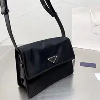 最高品質の高級デザイナーバッグショルダーバッグメッセンジャーバッグのファッション郵便配達袋のバッグナイロン防水素材シンプル、絶妙で実用的な良い