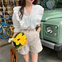 Ezgaga Koreanska Chic Vintage Women Blouse V-Neck Puff Half Sleeve Sommar Ny Mode Loose Ruffles Lace Patchwork Shirts Lady 210430