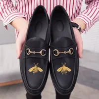 2021 Nouveaux hommes Chaussures Mocassins Confortable Solide Pu en cuir Printemps Spring Automne Slip sur Simplicité Round Toe Concise Casual Business Shoes DH546