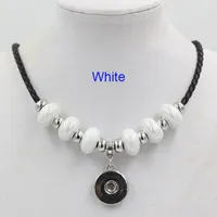 Anhänger Halsketten 10 teile / los Großhandel Schnappkette 10 Farben Weiß Keramik Perlen Leder mit 18mm Knopfkragen Für Schmuck