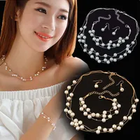 Design de moda Triple Strands of Pearls Jewelry Set com Brincos de Pulseira de Colar por Liga para Mulheres